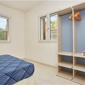 3 bedroom seaside apartments in Sicily, sleeps 6